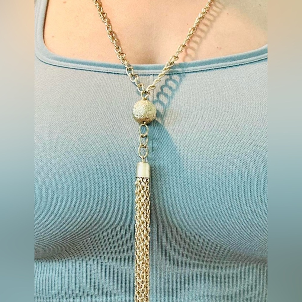 Vintage Gold Tone Chain Lariat Necklace Tassel Pendant Textured Orb Fashion